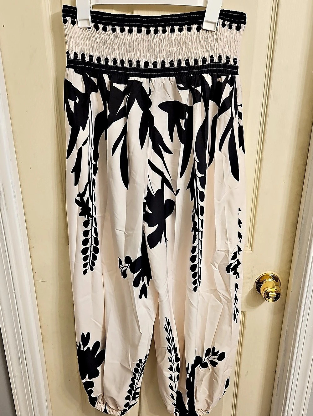 SHEIN Floral Wide Leg Pants in White & Black